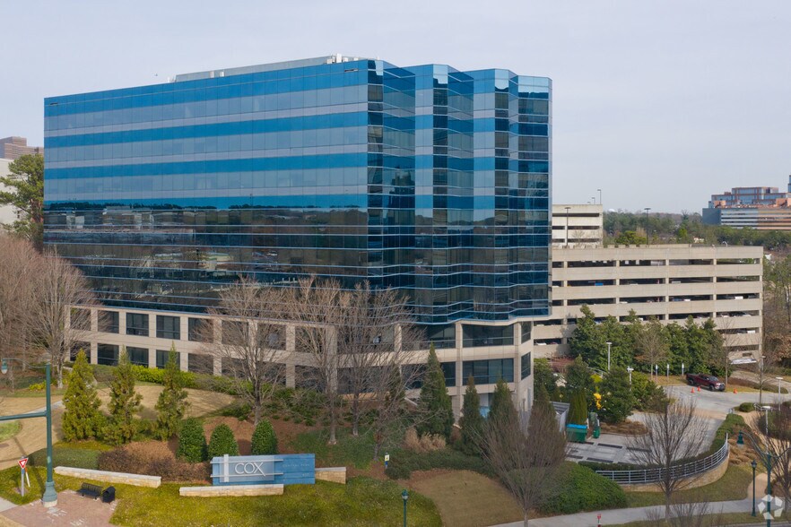 6325 Peachtree Dunwoody Rd, Atlanta, GA à louer - Photo du bâtiment - Image 1 de 10