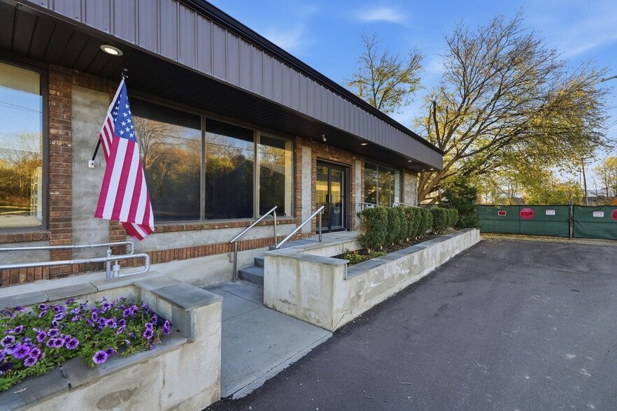 4086 Davison Rd, Burton, MI for sale - Building Photo - Image 2 of 25