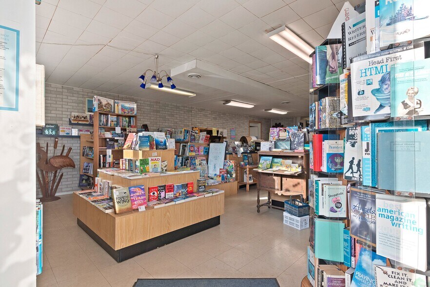 302 Collins Ave, Oconto, WI à vendre - Photo du bâtiment - Image 3 de 23