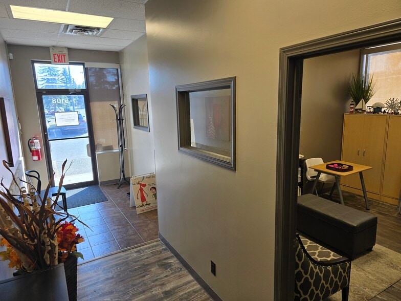 5108 52 St, Red Deer, AB for sale - Building Photo - Image 2 of 6