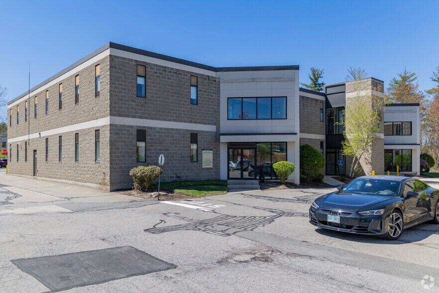 8025 S Willow St, Manchester, NH à louer - Photo du bâtiment - Image 2 de 3