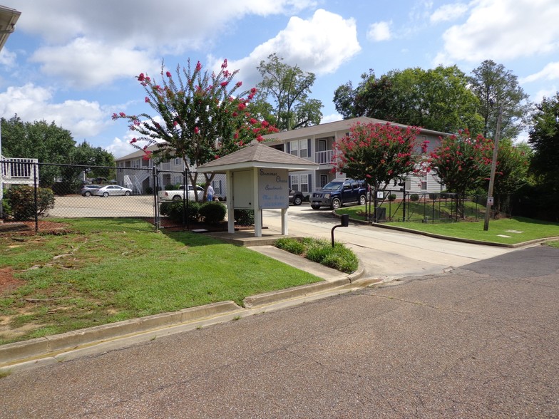 300 Carver Dr, Starkville, MS à vendre - Photo du bâtiment - Image 1 de 1