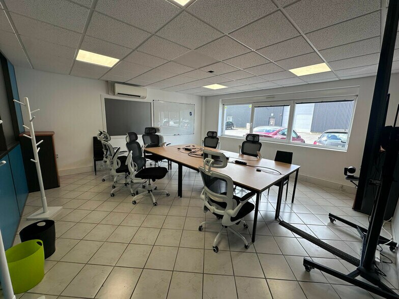 Flex in Reims for lease - Interior Photo - Image 3 of 8