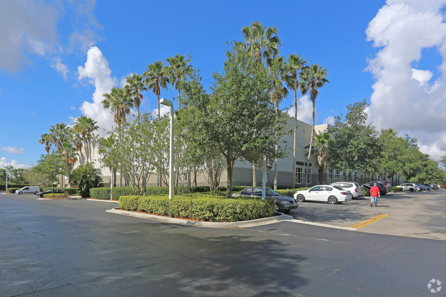 2945 W Corporate Lakes Blvd, Weston, FL for sale - Primary Photo - Image 1 of 1