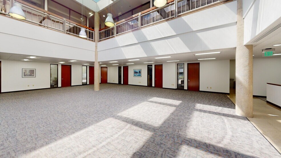 18851 Bardeen Ave, Irvine, CA à louer - Photo du bâtiment - Image 2 de 3