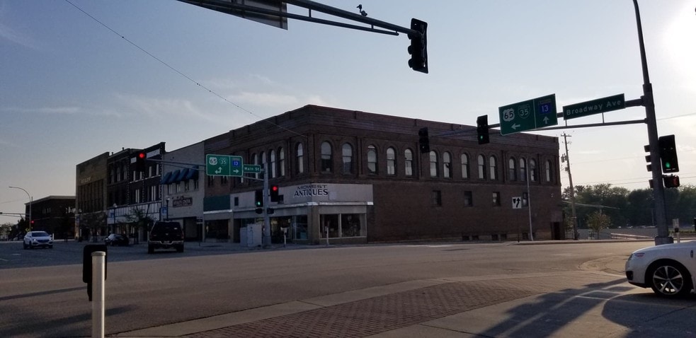 302 S Broadway Ave, Albert Lea, MN à vendre - Photo principale - Image 2 de 13