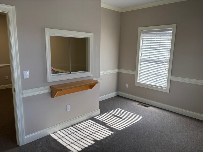 1020 Jefferson Hwy, Staunton, VA à louer - Photo du bâtiment - Image 3 de 7