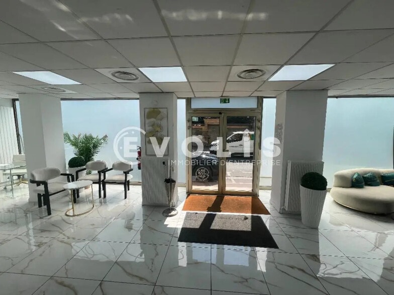 Commerce de détail dans Saint-Maur-des-Fossés à louer - Hall d’entrée - Image 3 de 9