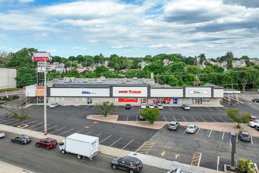 490 Chamberlain Ave, Paterson, NJ à vendre - Photo du bâtiment - Image 3 de 6