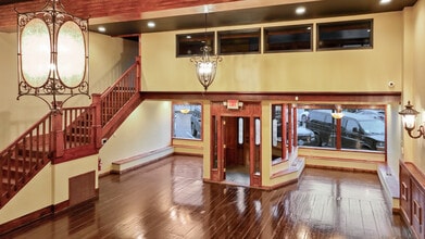 117 W Walnut St, Rogers, AR for sale Interior Photo- Image 2 of 34