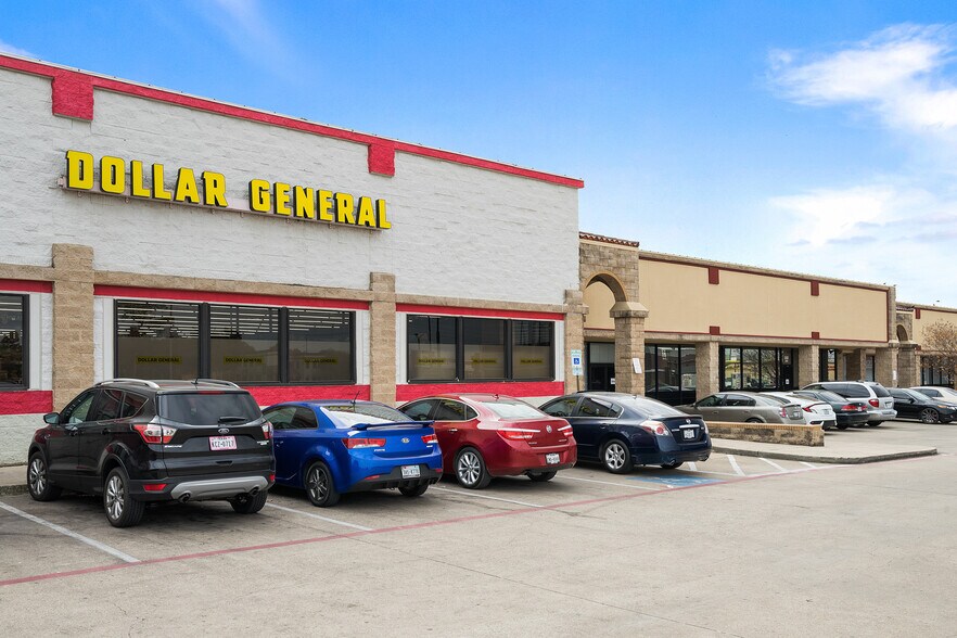 2400 W Pioneer Pky, Pantego, TX à louer - Photo du bâtiment - Image 2 de 9