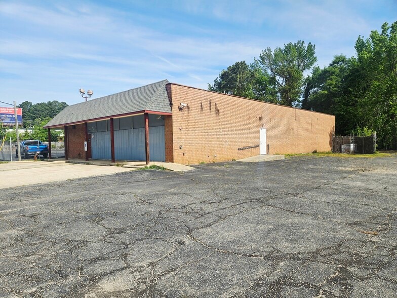 952 Bragg Blvd, Fayetteville, NC for sale - Primary Photo - Image 1 of 25