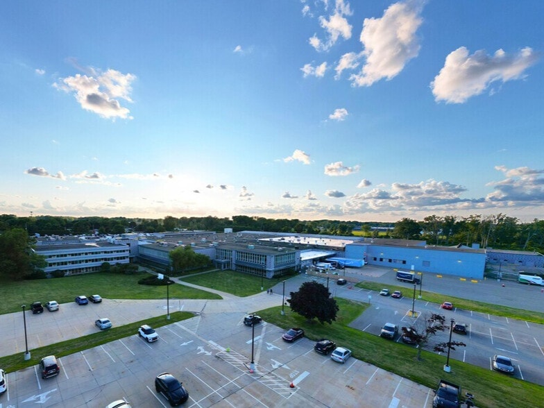 2424 W 23rd St, Erie, PA for lease - Building Photo - Image 3 of 25