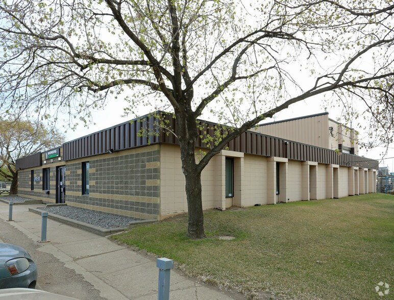 3201 84th Ave NW, Strathcona County, AB à louer - Photo du bâtiment - Image 2 de 10