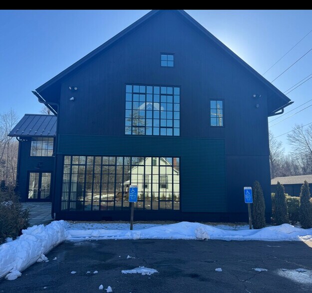 27 Cannon Rd, Wilton, CT à vendre - Photo du bâtiment - Image 2 de 16