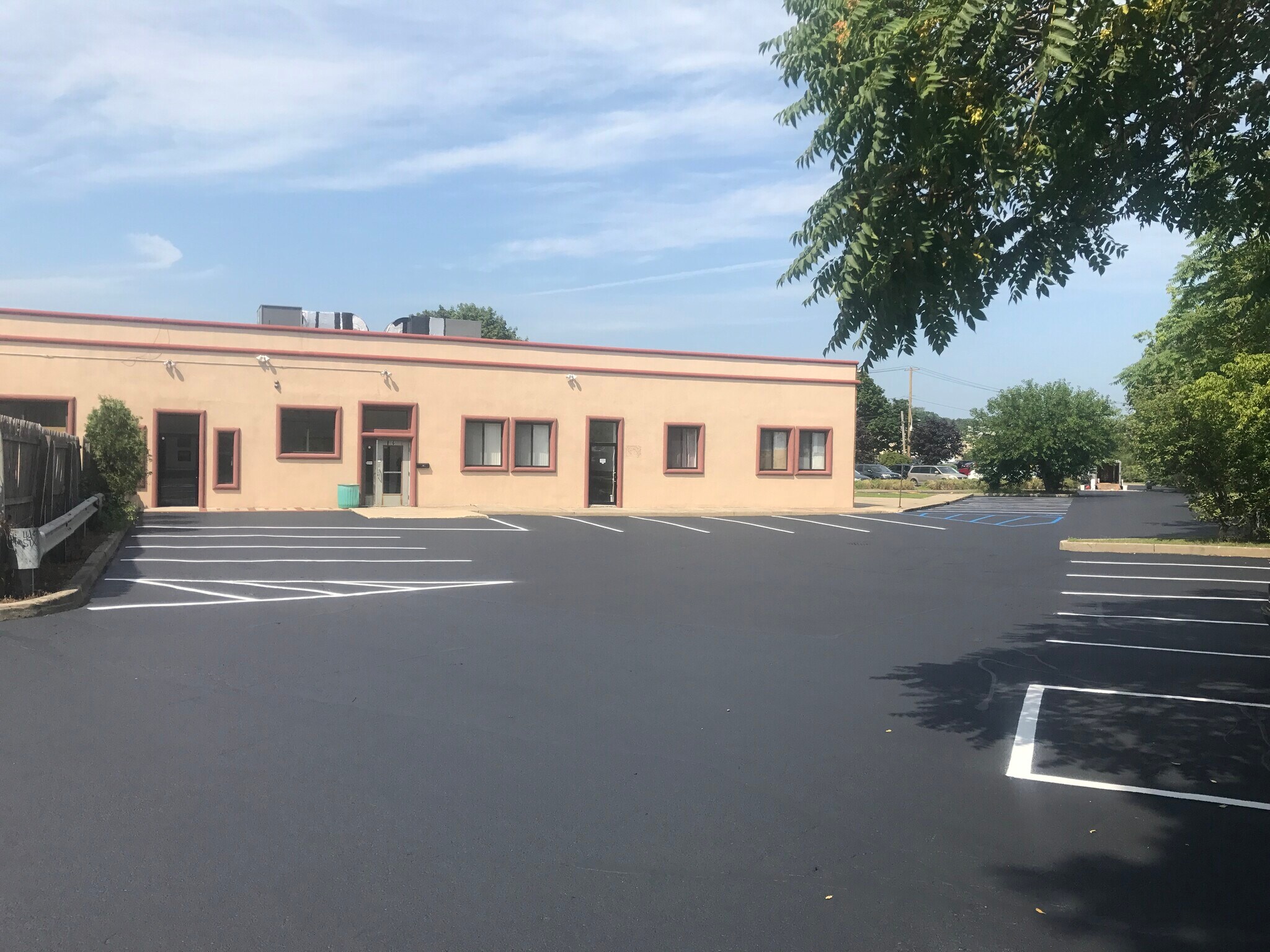 623 N Bicycle Path, Port Jefferson Station, NY à louer Photo principale- Image 1 de 5