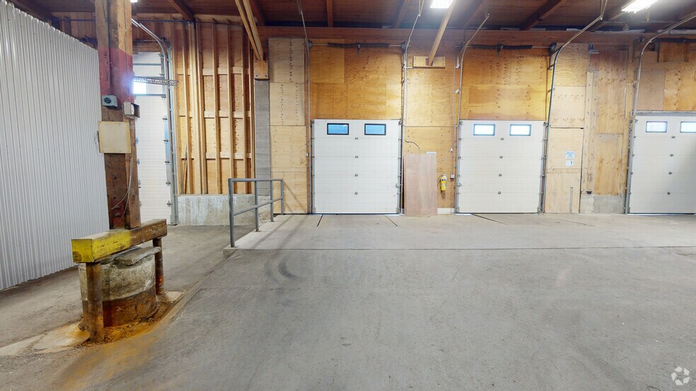 12140-12160 103A Av, Surrey, BC à louer - Numérisation 3D de Matterport - Image 3 de 25