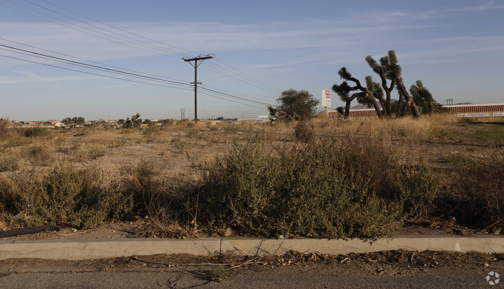 18130 Bear Valley Rd, Victorville, CA for sale - Building Photo - Image 1 of 2