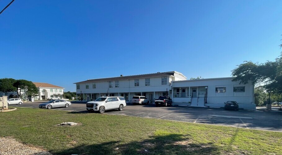 1202 Lakeway Dr, Lakeway, TX à louer Photo du bâtiment- Image 1 de 8