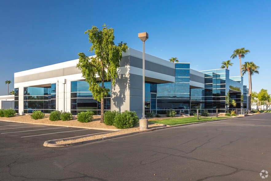 4602 E University Dr, Phoenix, AZ for lease - Building Photo - Image 1 of 8