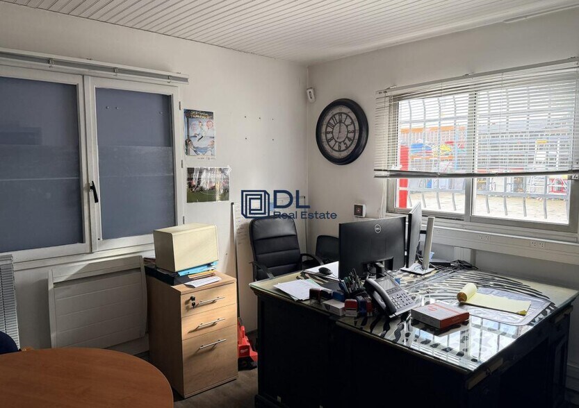 Local d'activités dans Orly à vendre - Photo intérieure - Image 2 de 3