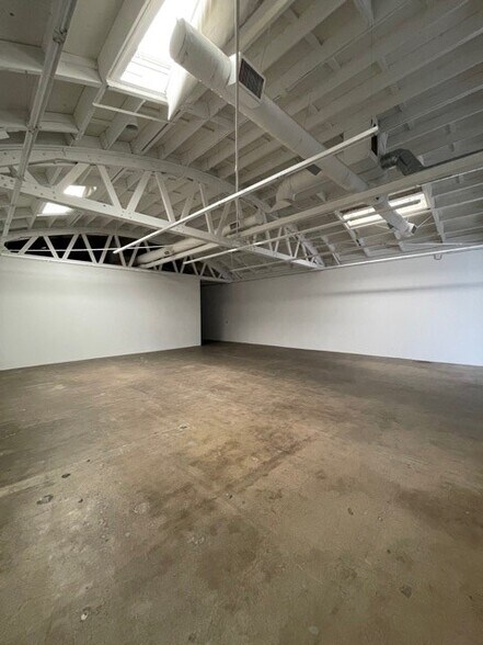 Culver City Creative/industrial/flex portfolio of 2 properties for sale on LoopNet.ca - Interior Photo - Image 3 of 8