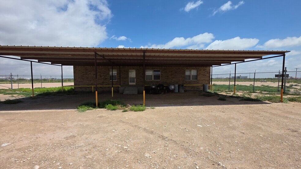 1401 IH-20, Monahans, TX à vendre - Photo du bâtiment - Image 2 de 24