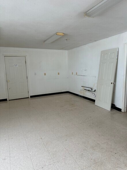 6300 W Port Bay Rd, Wolcott, NY à louer - Photo du bâtiment - Image 2 de 7