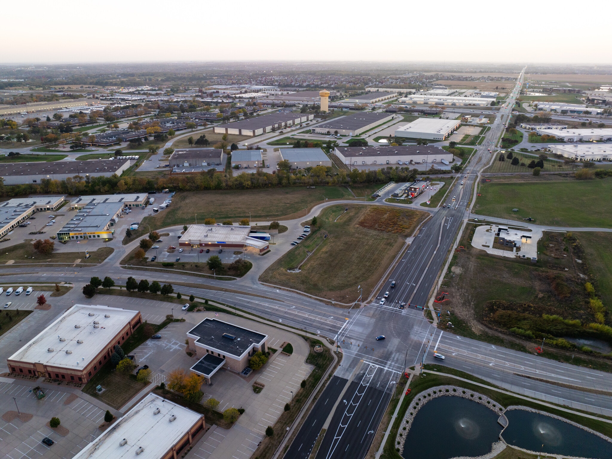 10900 Meredith Dr, Urbandale, IA à vendre Photo du bâtiment- Image 1 de 11