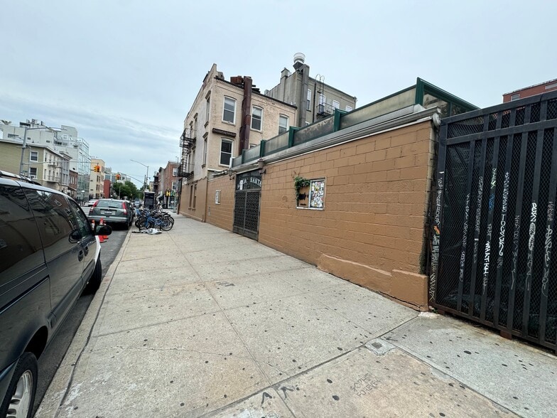 200 N 7th St, Brooklyn, NY à louer - Photo du bâtiment - Image 1 de 3