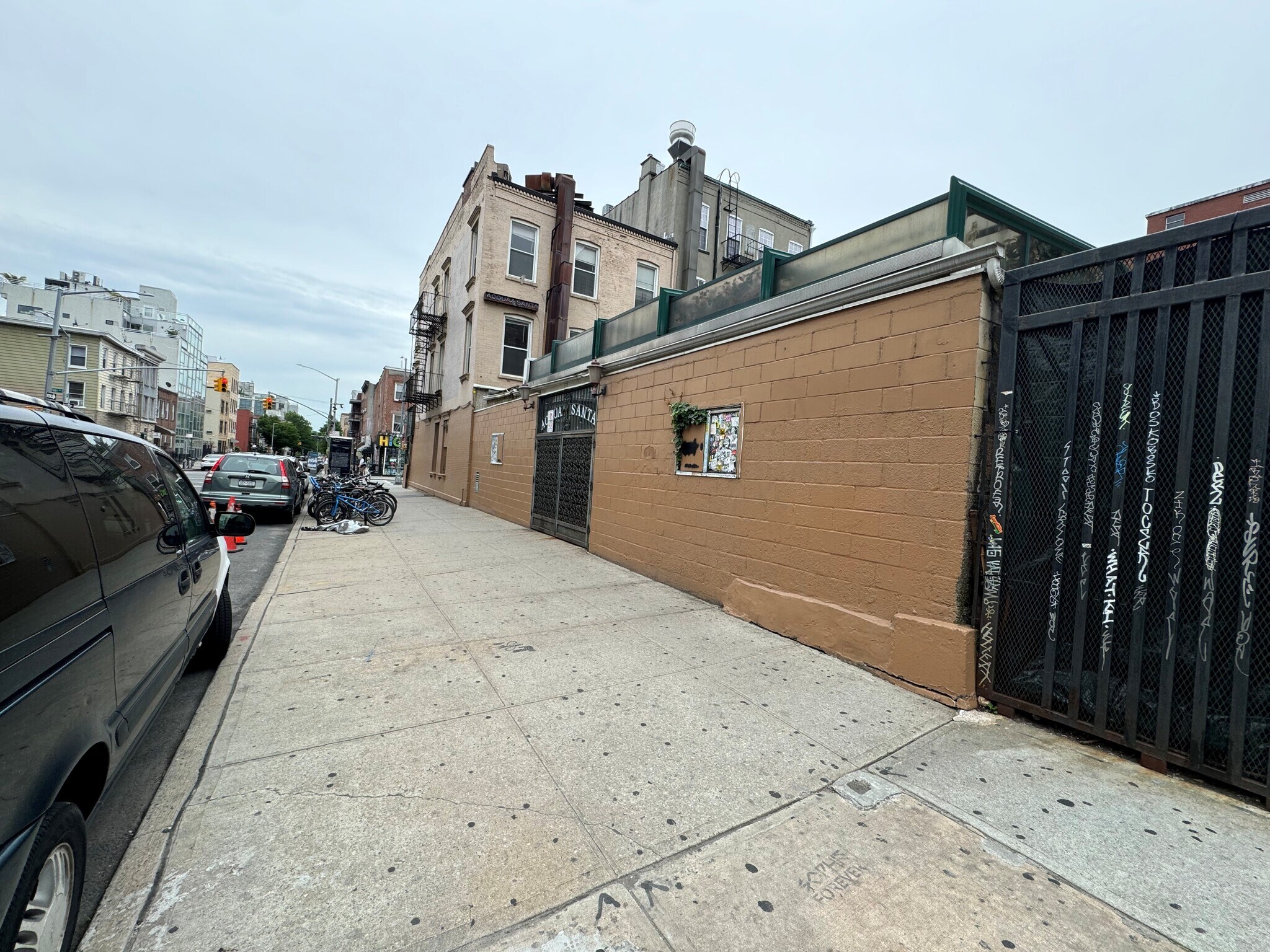 200 N 7th St, Brooklyn, NY à louer Photo du bâtiment- Image 1 de 4
