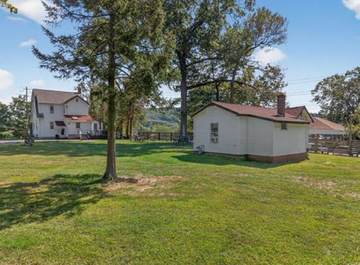 20 Thiells Mount Ivy Rd, Pomona, NY à vendre - Photo principale - Image 1 de 3