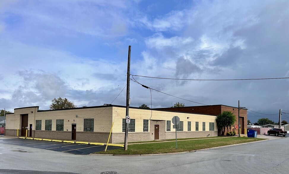 Division Street Portfolio portfolio of 2 properties for sale on LoopNet.ca - Building Photo - Image 1 of 10