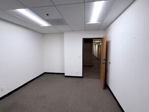 16885 W Bernardo Dr, San Diego, CA à louer Photo intérieure- Image 2 de 2