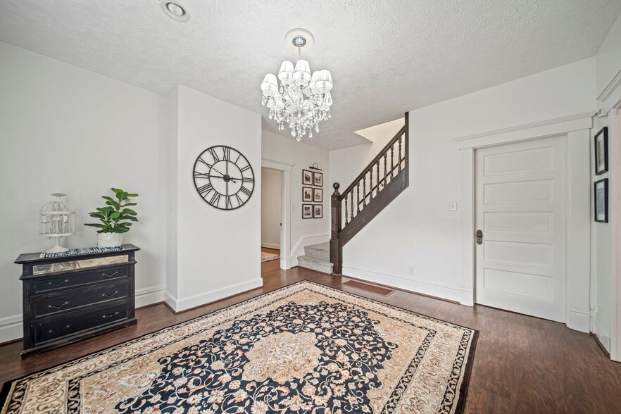 7315 E Main St, Reynoldsburg, OH for sale - Interior Photo - Image 3 of 22