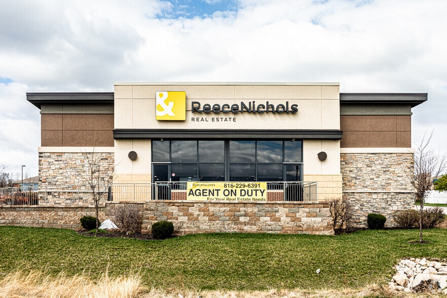 458 NE Coronado Dr, Blue Springs, MO à vendre - Photo du bâtiment - Image 2 de 5