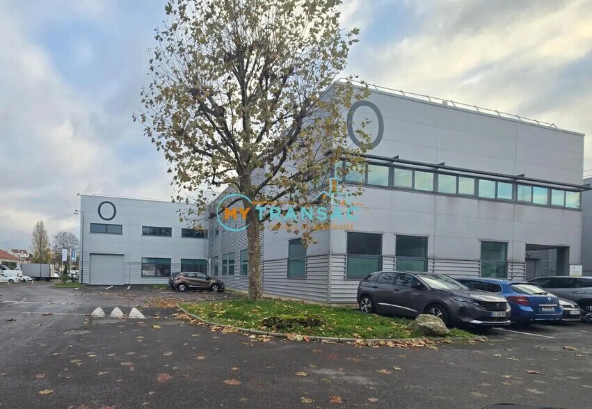 Flex in Ivry-sur-Seine for lease - Building Photo - Image 1 of 7