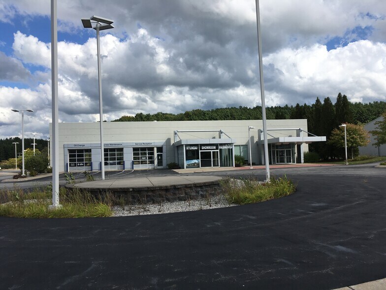 3566 N US Highway 31 S, Traverse City, MI à vendre - Photo du bâtiment - Image 1 de 4