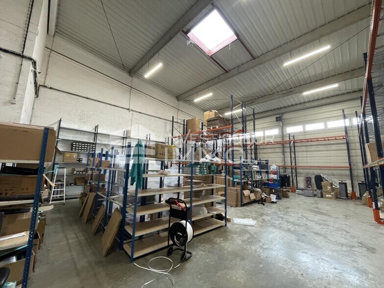 Flex in Vitry-sur-Seine for lease - Interior Photo - Image 2 of 5