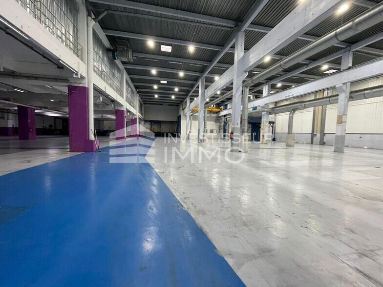 Flex in Poincy for lease - Interior Photo - Image 2 of 10