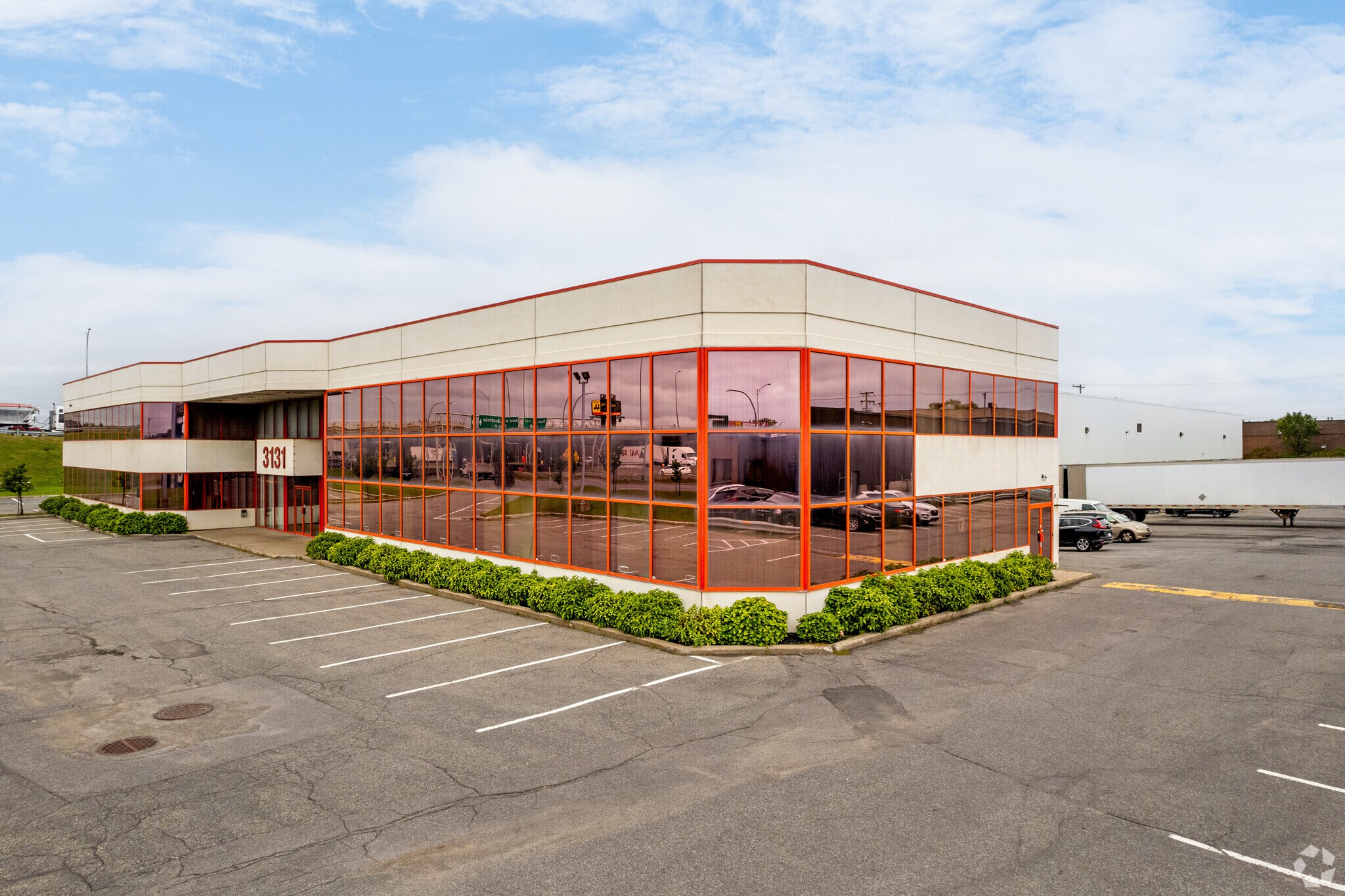 9260-9300 Blvd Henri Bourassa W, Montréal, QC à louer Photo principale- Image 1 de 10