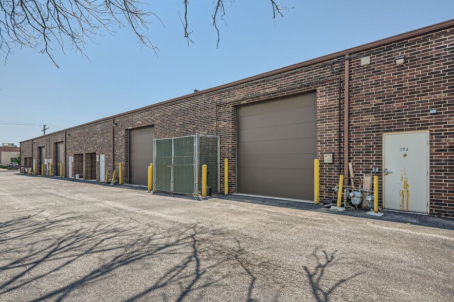 271-285 E Helen Rd, Palatine, IL à vendre - Photo du bâtiment - Image 3 de 11