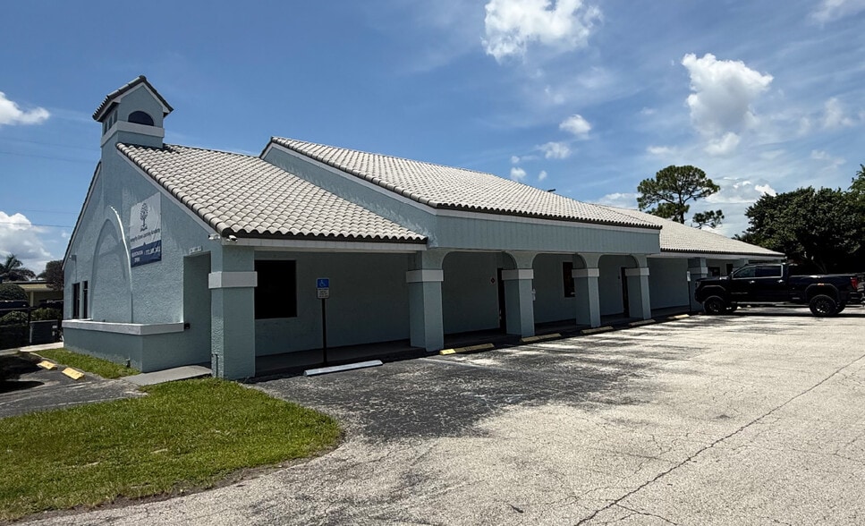 2500 S Kanner Hwy, Stuart, FL for lease - Building Photo - Image 3 of 3