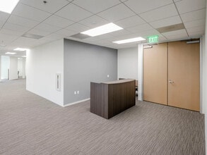 4270 Executive Sq, La Jolla, CA for lease Interior Photo- Image 2 of 13