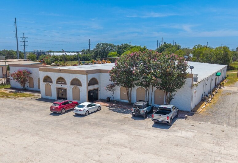 735 E Interstate 10, Seguin, TX à vendre - Photo du bâtiment - Image 2 de 11