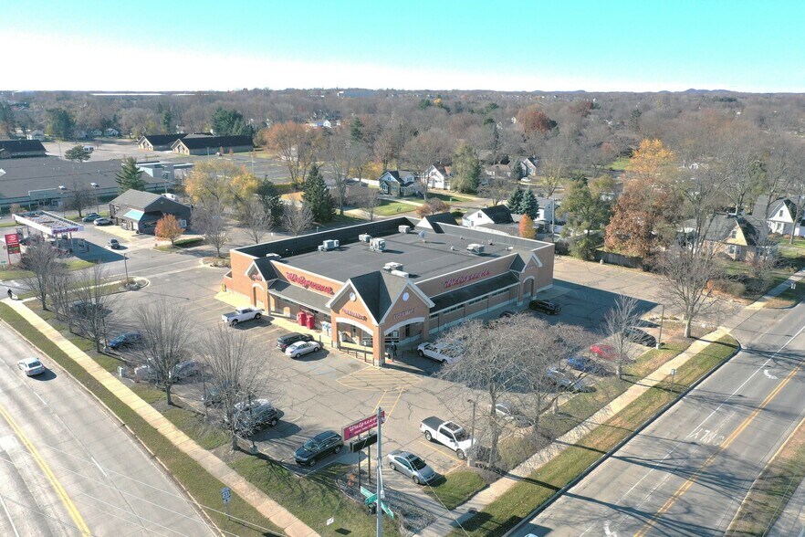 780 Washington Ave, Holland, MI à vendre - Photo du bâtiment - Image 2 de 5