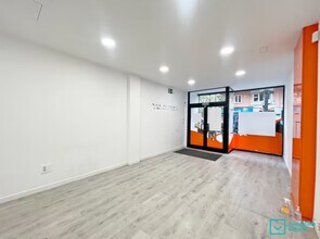 Retail in L'Hospitalet de Llobregat, Barcelona for lease Interior Photo- Image 2 of 6