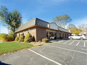 8365 University Blvd, Clive, IA for lease Interior Photo- Image 1 of 17