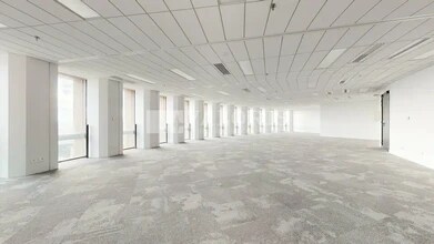 Office in Lyon for lease Interior Photo- Image 2 of 5