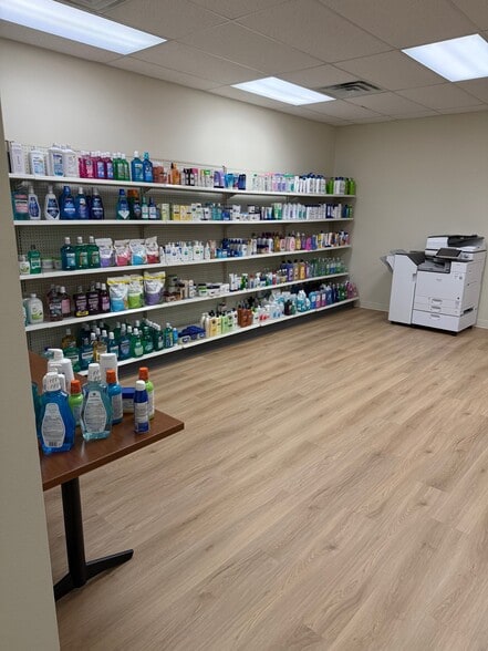 303 SW 18th St, Bentonville, AR for lease - Building Photo - Image 3 of 8